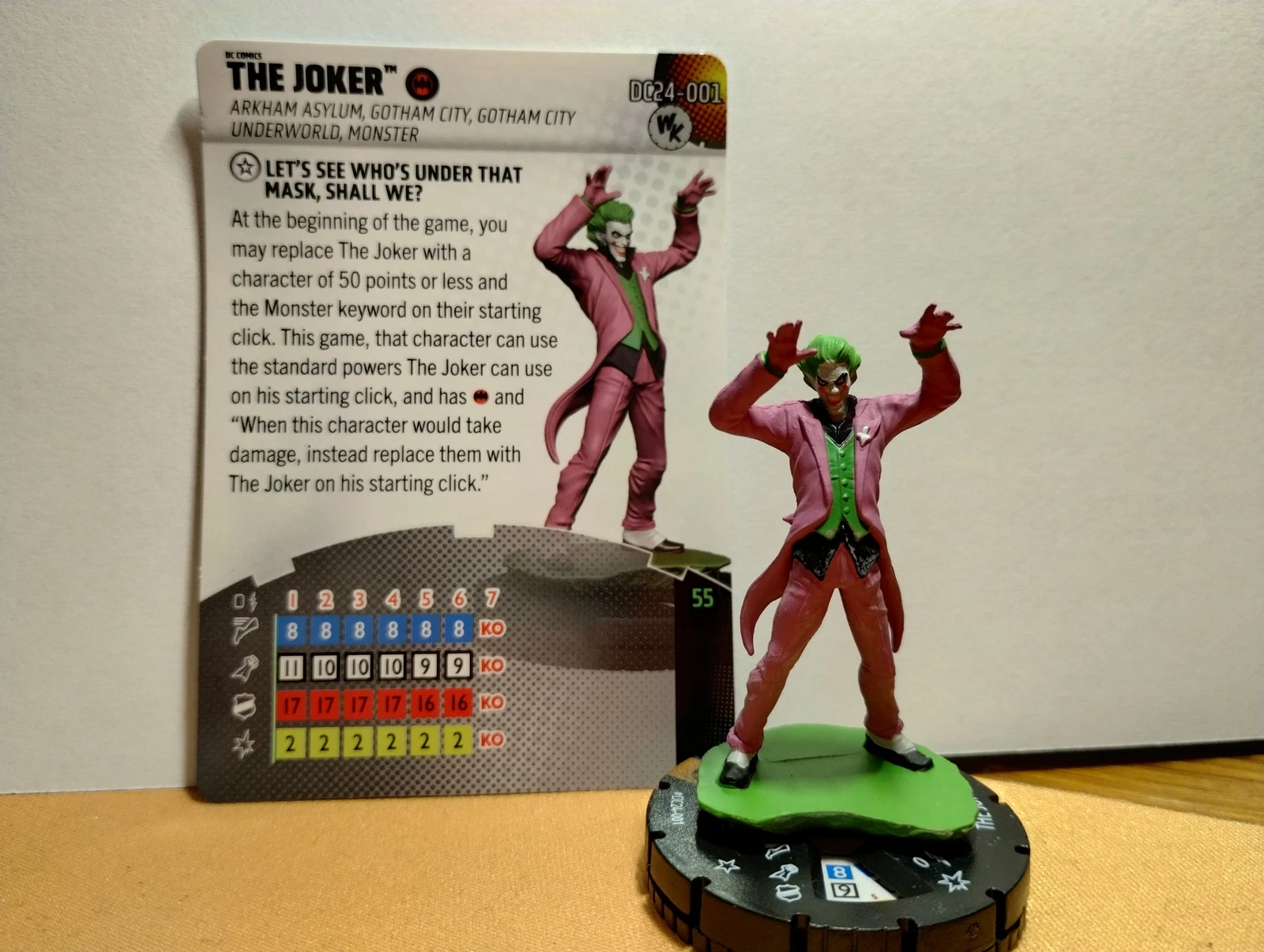 DC The Joker DC24-001 Gotham Villains HeroClix Figure with Card Organized Play Kit